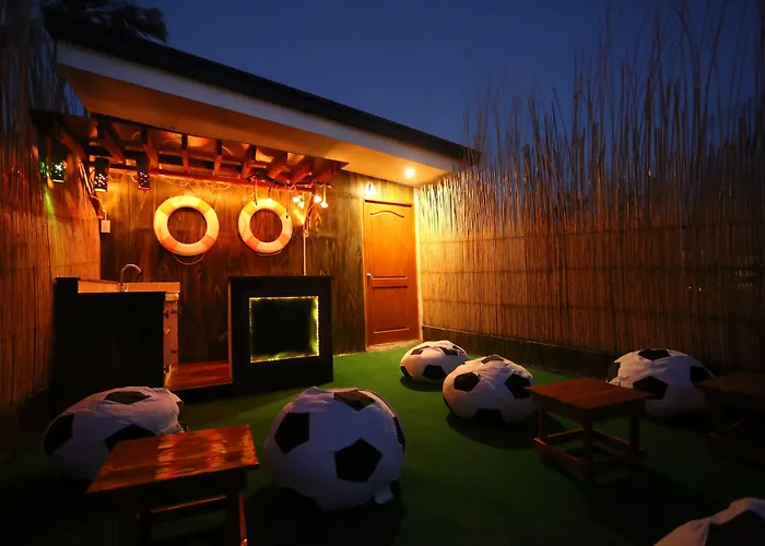 Hostel Avenue Beachfront Balabag 